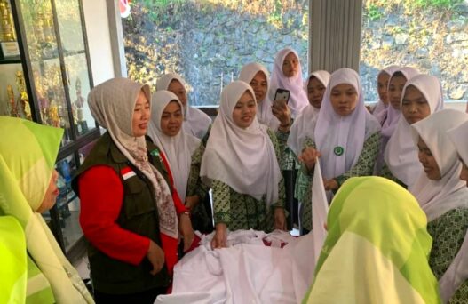 Kaum Perempuan Srati Belajar Pemulasaraan Jenazah