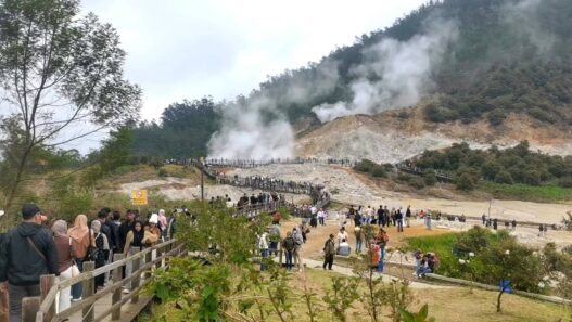 Kunjungan Wisata Dieng Tembus 10 Ribu Orang