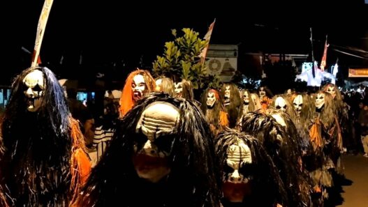 Kunti, Tuyul, hingga Genderuwo Gentayangan di Jalan