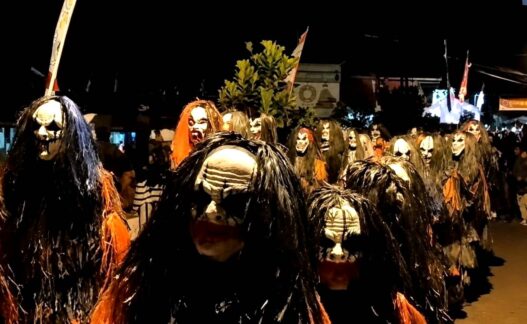 Kunti, Tuyul, hingga Genderuwo Gentayangan di Jalan