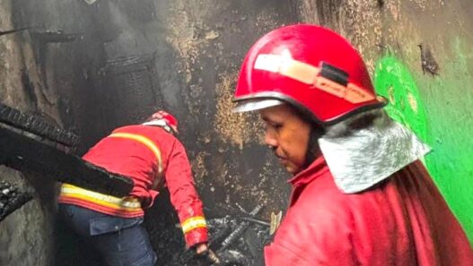 Lahan dan Rumah Terbakar Dalam Sehari