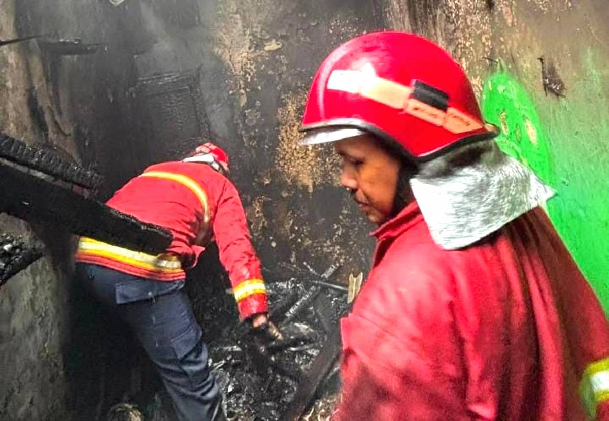 Lahan dan Rumah Terbakar Dalam Sehari