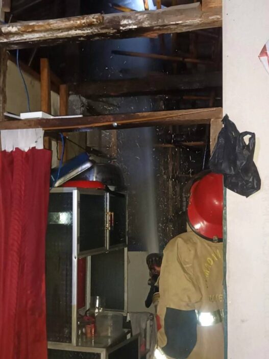 Lupa Matikan Tungku Pawon, Dapur Terbakar