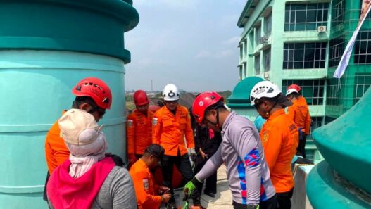 Mahasiswi UIN Saizu Tabrak Gedung