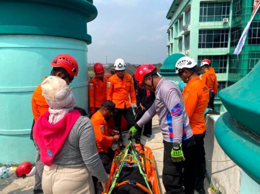 Mahasiswi UIN Saizu Tabrak Gedung