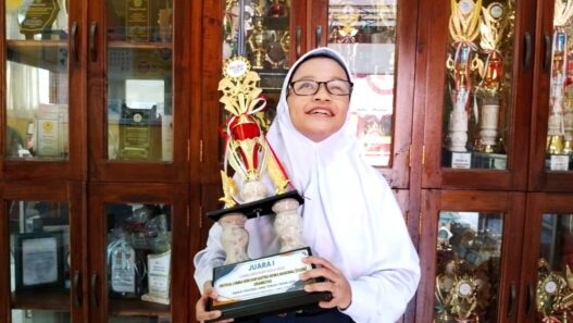 Menemukan "Panggung" dari Balik Kegelapan