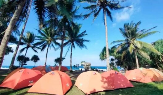 Menikmati Camping Pantai Madasari