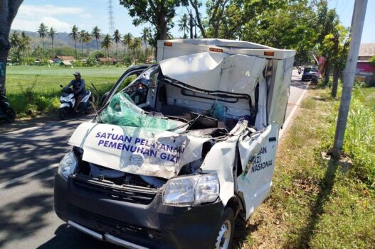 Mobil SPPG Hantam Truk di Banyuwangi
