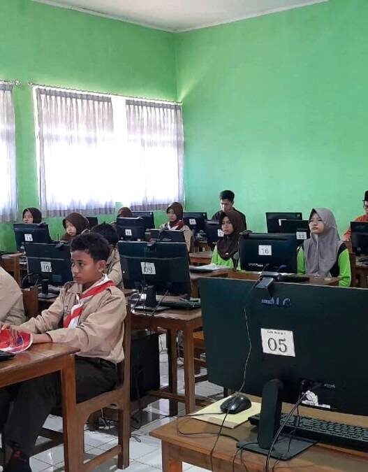 MTsN 8 Dorong Siswa Sampaikan Informasi Positif