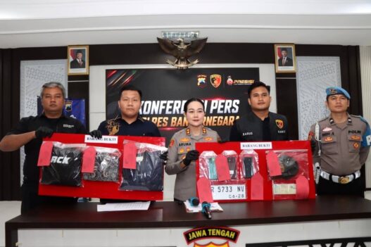 Ngaku Sales Program Pemerintah Malah Curi Perhiasan