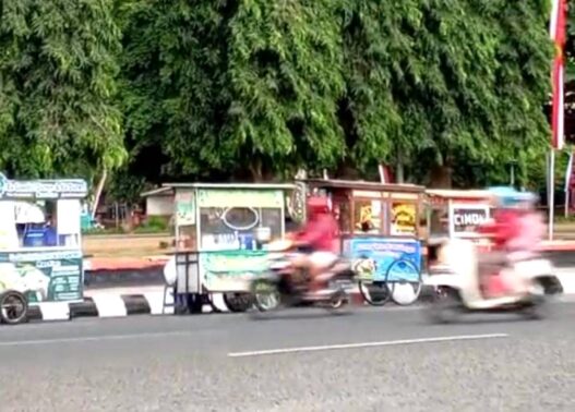 Parkir Ditertibkan, PKL Dibiarkan
