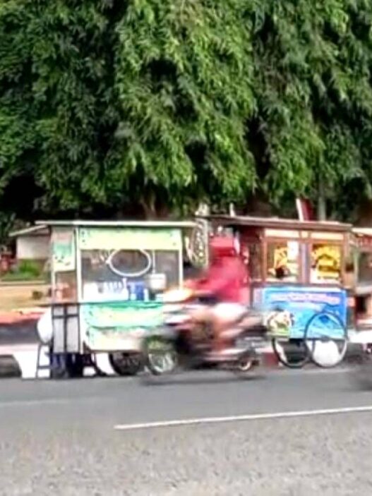 Parkir Ditertibkan, PKL Dibiarkan