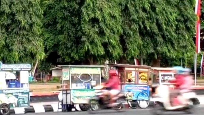 Parkir Ditertibkan, PKL Dibiarkan