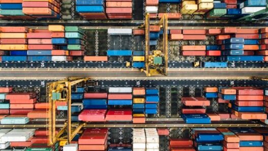 Pasar Domestik Dibanjiri Barang Impor Ilegal