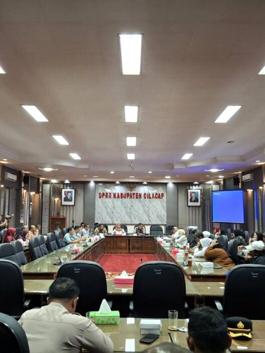 Pedagang Titik Nol KM Datangi DPRD
