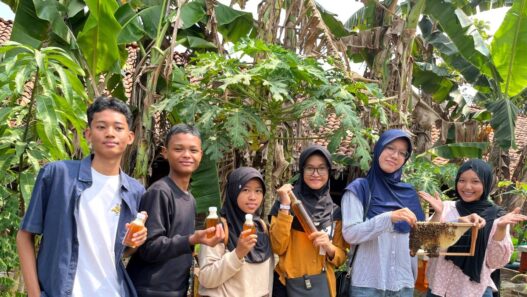 Peternakan Lebah Kebulusan Dikenalkan kepada Generasi Muda