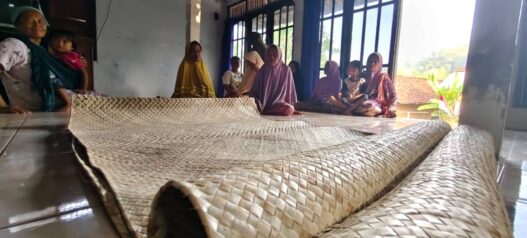 Pilih Bertahan Meski Terjepit Harga Murah