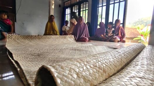 Pilih Bertahan Meski Terjepit Harga Murah