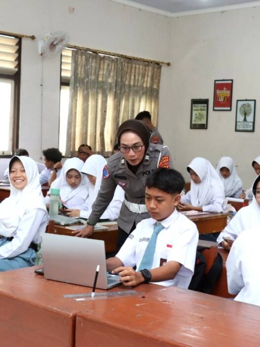 Polres Bekali Siswa SMAN 1 Literasi AI