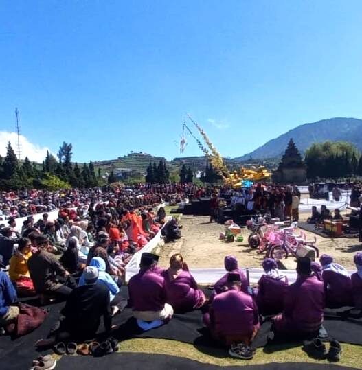 Ribuan Wisatawan Mulai Serbu Dieng