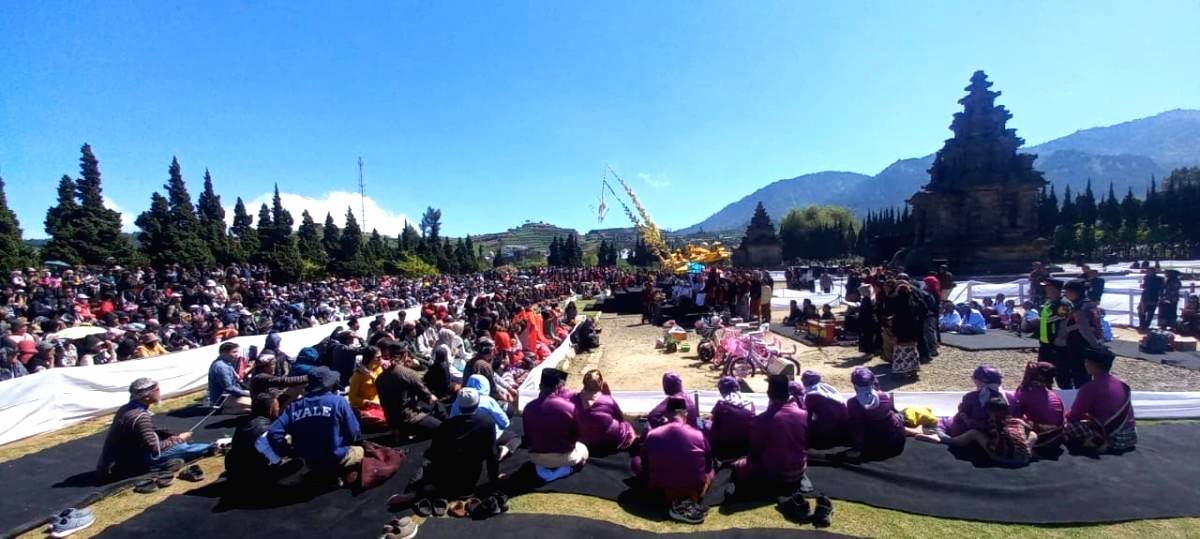 Ribuan Wisatawan Mulai Serbu Dieng