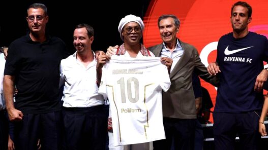 Ronaldinho Comeback Sebagai Pemain