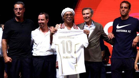 Ronaldinho Comeback Sebagai Pemain