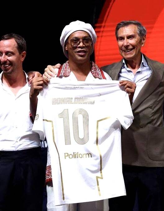 Ronaldinho Comeback Sebagai Pemain