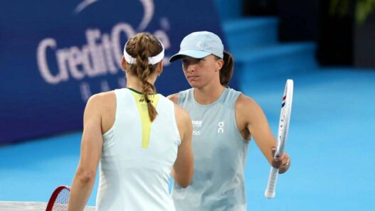 Rybakina Mundur, Swiatek ke Semifinal