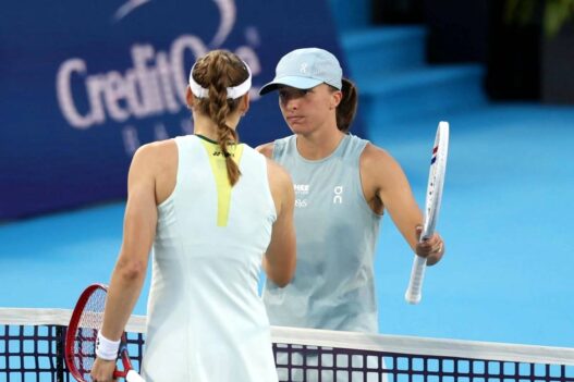 Rybakina Mundur, Swiatek ke Semifinal