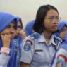 Sekolah Kedinasan Berkacamata
