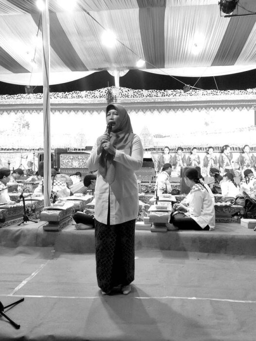 Semarak HUT RI, Pemdes Jambusari Gelar Wayang Kulit