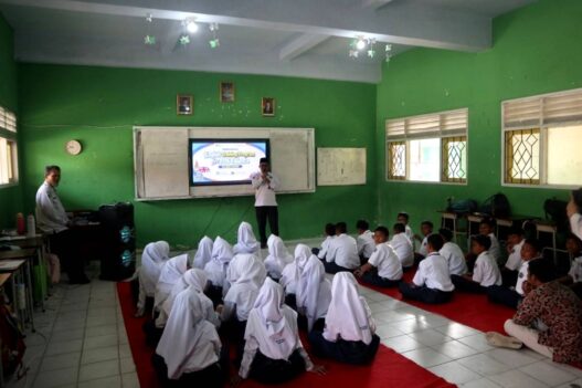 Siswa Diberi Pembekalan Bahasa Inggris