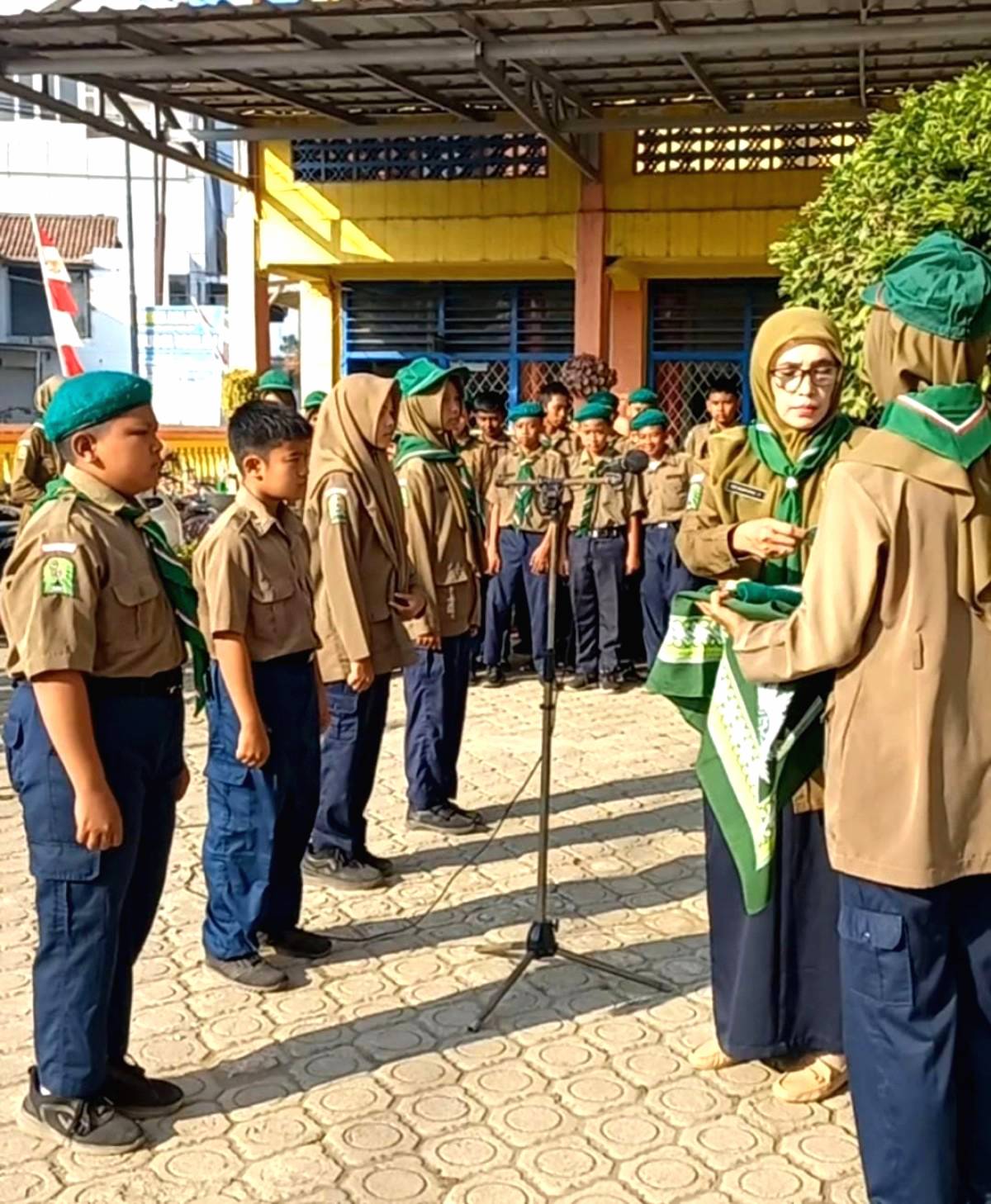 Siswa Kelas VII SMP Muhammadiyah Maos Ikuti Penerimaan Tamu Qobilah