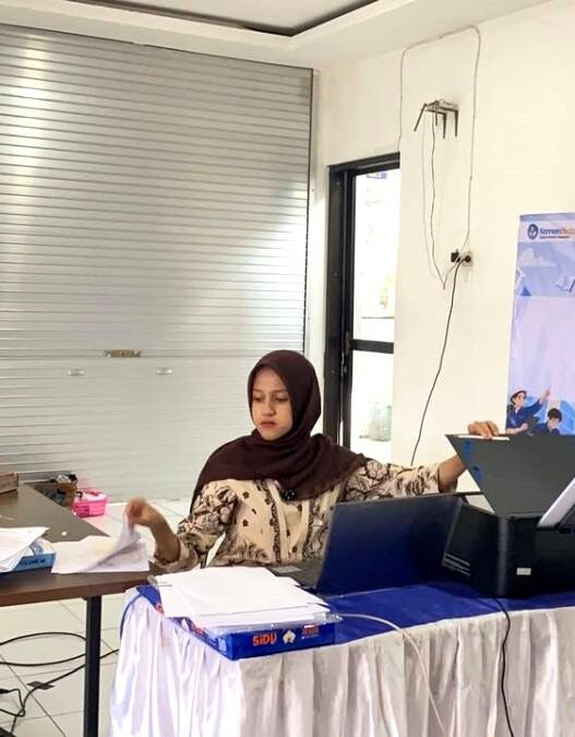 Siswi SMK Muhammadiyah Cilacap Juara 3 Nasional LKS Farmasi