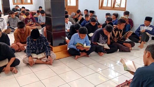 SMP Muhammadiyah Jeruklegi Isi HUT RI dengan Tadarus hingga Bazar