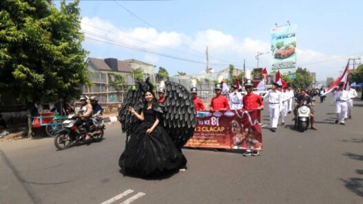 SMPN 2 Cilacap Juara 2 Karnaval Jalan Kaki