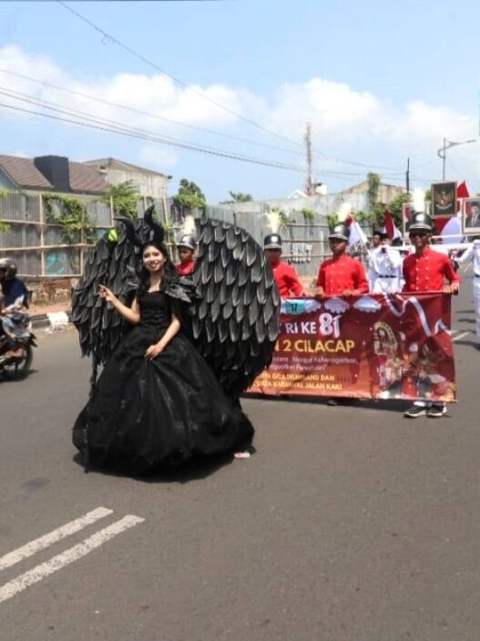 SMPN 2 Cilacap Juara 2 Karnaval Jalan Kaki