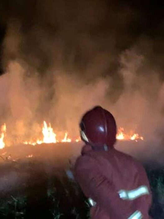 Tanah Bengkok Jatisaba Terbakar