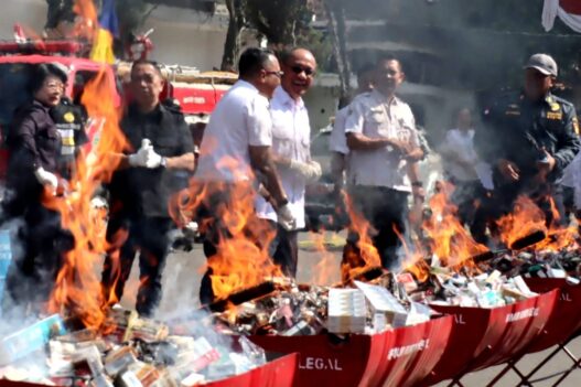 Tiga Juta Rokok Ilegal Dimusnahkan