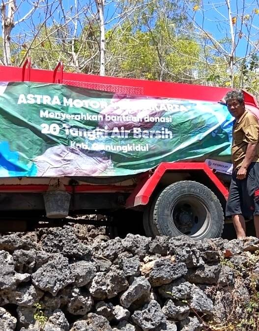 AMY Salurkan 20 Tangki Air Bersih