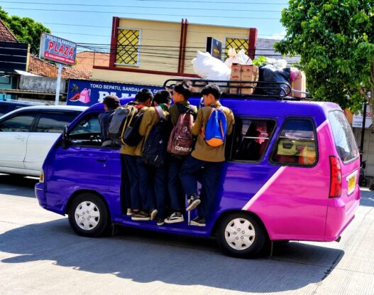 Angkudes Terganjal Pajak dan KIR