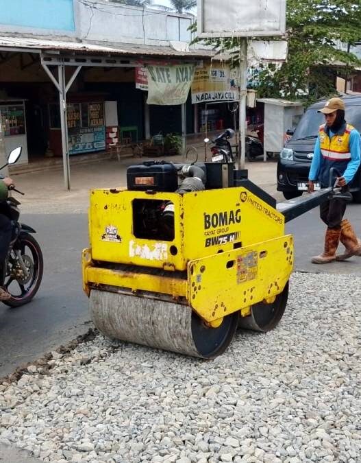Aspal Bergelombang Ganggu Perlintasan KA
