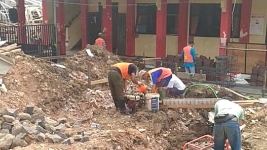 Atap Lab Ambrol, SMPN 8 Bangun Gedung Baru
