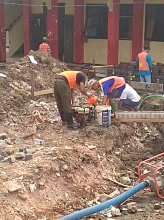 Atap Lab Ambrol, SMPN 8 Bangun Gedung Baru