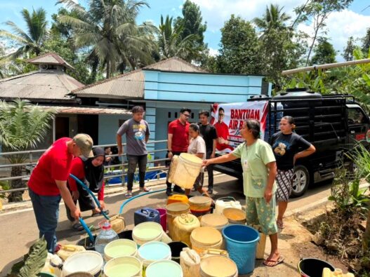 Bantuan Air Bersih Mulai Disalurkan
