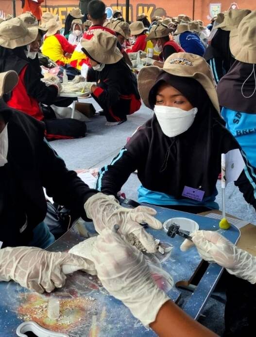 Belajar Ekskavasi hingga Rangkai Tulang Dinosaurus