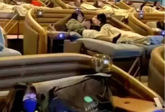Bioskop Jadi Tempat Tidur Siang Pekerja