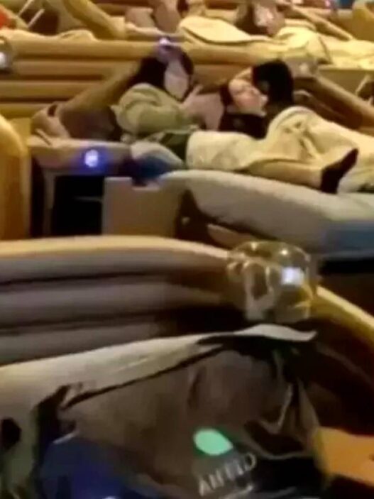 Bioskop Jadi Tempat Tidur Siang Pekerja
