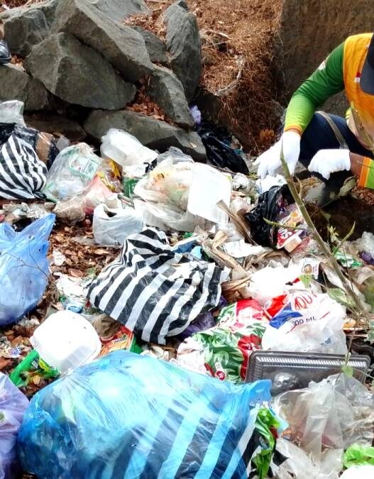 Bungkus Paket Jadi Petunjuk Sampah Liar